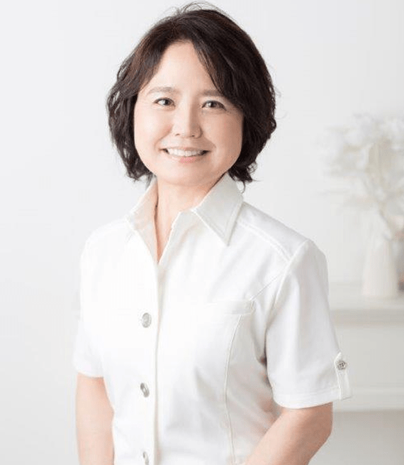 医療ホワイトニングサロン繭院長
歯科医師 高橋敦子